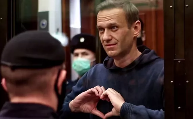 Alexei Navalny News: Body Found With Signs Of Bruises Suspicious - Sakshi