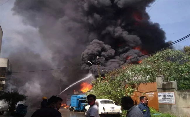 Fire Accident In Bengaluru Perfume Factory Godown Three Dead - Sakshi