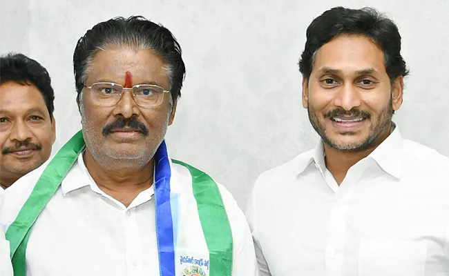Vijayawada Tdp Leader Gogula Venkata Ramana Joins Ysrcp - Sakshi