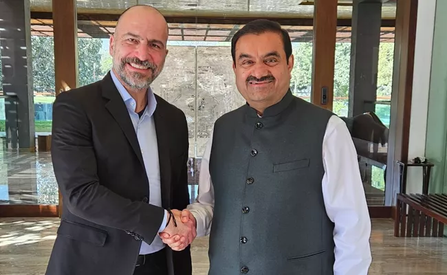 Gautam Adani With Uber CEO Photos Viral - Sakshi