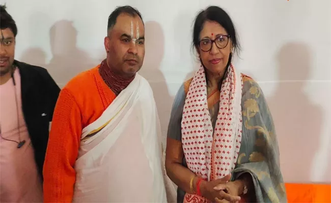 Kavita Krishnamurthy Reached Ayodhya - Sakshi