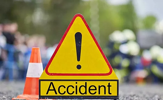 Auto Accident In Achanta Two Children Died Five Injured - Sakshi