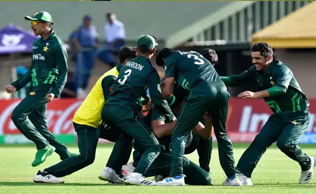 Pakistan Beat Bangladesh to the semifinals in thrilling finish - Sakshi