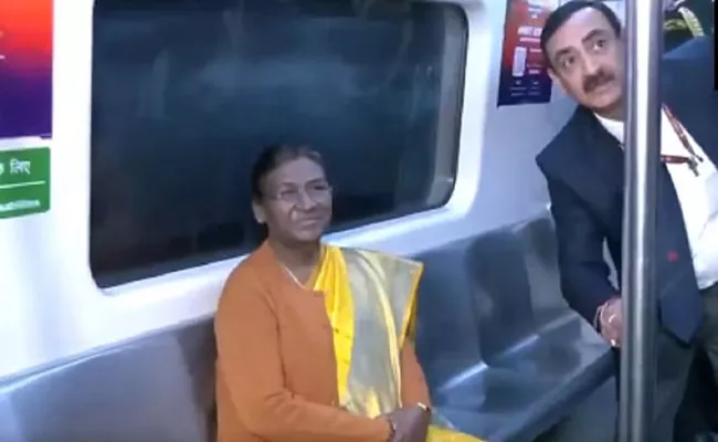 President Draupadi Murmu Traveled in Delhi Metro - Sakshi