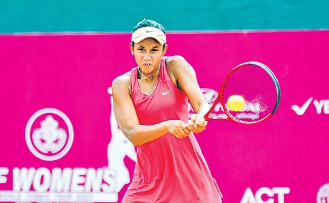 Alina Korneeva battles past Shrivalli in pre-quarterfinals - Sakshi