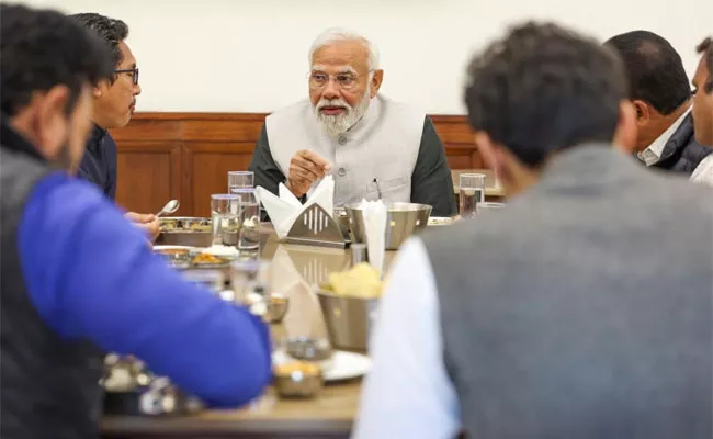 Pm Modi Lunch With Mps In Parliament Canteen - Sakshi