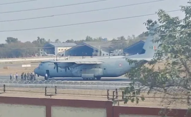 Iaf Plane Lands Safely At Begumpet Airport - Sakshi