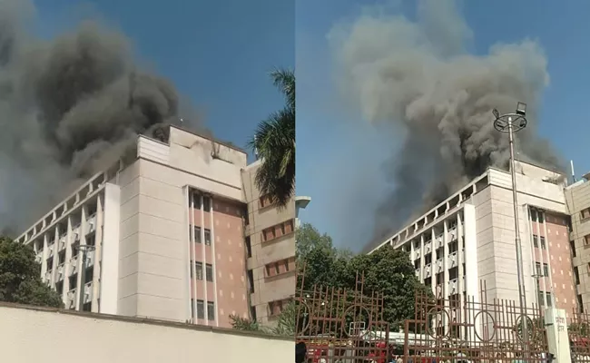 Fire breaks out in Madhya Pradesh secretariat complex - Sakshi