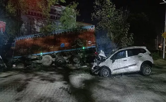 Big Road Accident in Jaunpur - Sakshi