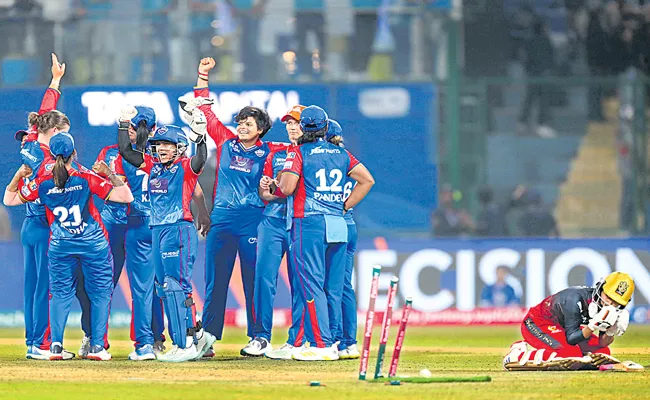 WPL 2024: Delhi Capitals Beat Royal Challengers Bangalore By One Run, Qualify For Playoffs - Sakshi