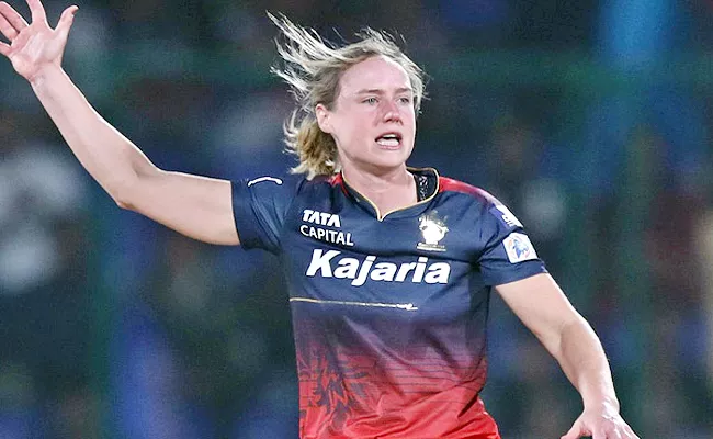 Elysse Perry becomes 1st player to take six-wicket haul in WPL history - Sakshi