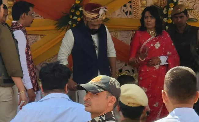 Gangster Kala Jathedi Gets Married Anuradha Choudhary In Delhi - Sakshi