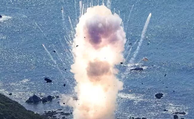 Japan First Private Rocket Exploded Secons After Lift Off - Sakshi
