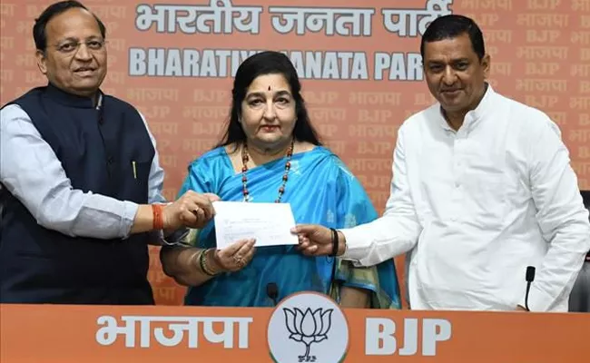 Anuradha Paudwal Joins Bjp Before Lok Sabha Elections - Sakshi