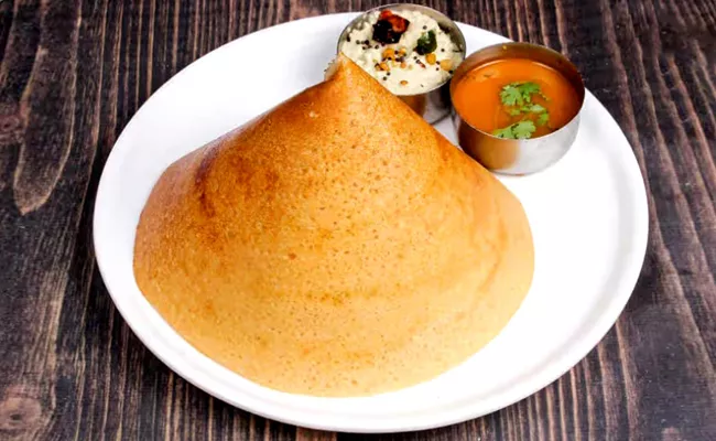 Eight Cockroaches Found In A Dosa At New Delhi’s CP - Sakshi