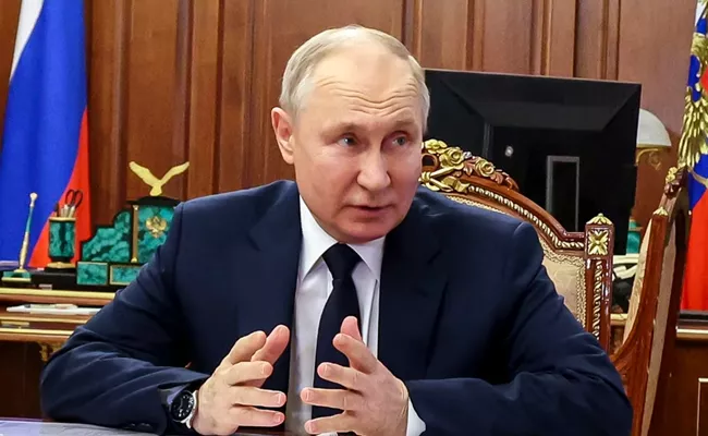 Putin set to sweep in Russian Presidential Election  - Sakshi