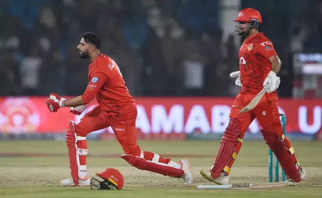 Islamabad United beat PZ by 5 wickets to reach PSL final - Sakshi