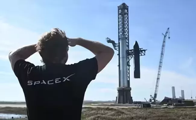 Elon Musk SpaceX Is Building Spy Satellite Network For US Intelligence Agency - Sakshi