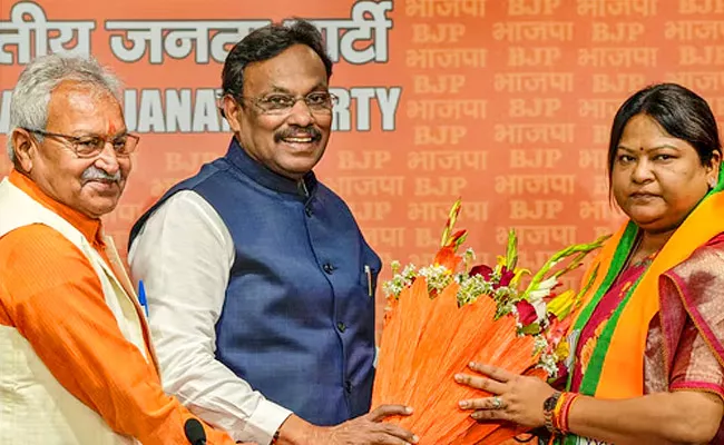 Jharkhand Sita Soren Joined BJP After Resign For JMM - Sakshi