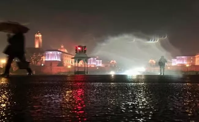 Rain Thundershowers in Noida Ghaziabad - Sakshi