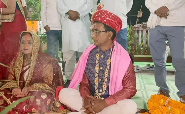 EX CM Suggest Gangster Ashok Mahto Marries At 60 Age - Sakshi