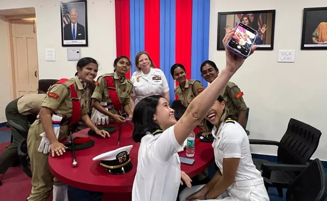 American sailors and marines visits Andhra University Visakhapatnam - Sakshi