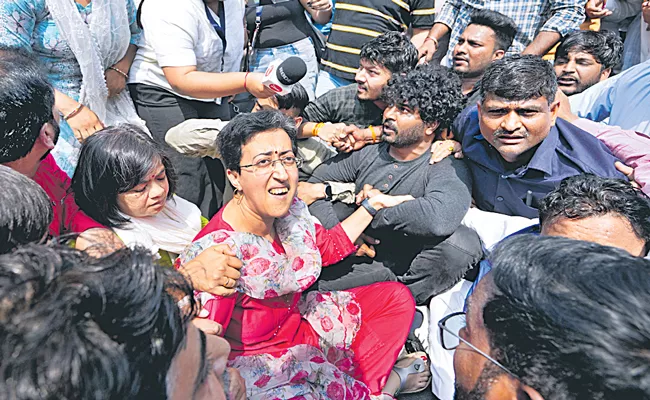 Delhi Chief Minister Kejriwal Arrest Triggers Protests - Sakshi