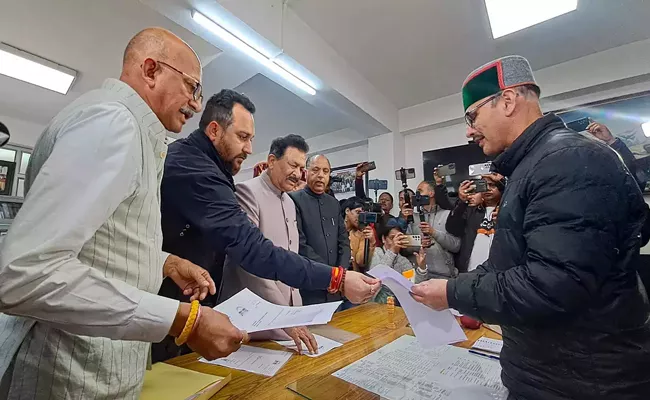 Three independent MLAs resign in Himachal pradesh - Sakshi