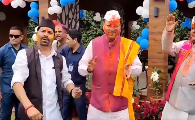Uttarakhand CM Pushkar Singh Dhami Holi Dances - Sakshi