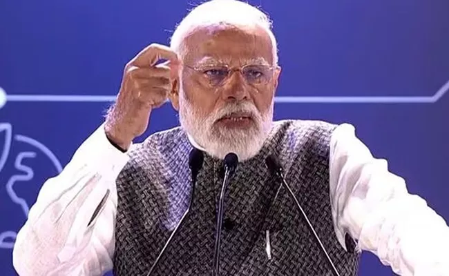 Pm Modi Working Rs3,000 Crore Looted From Poor People In West Bengal - Sakshi