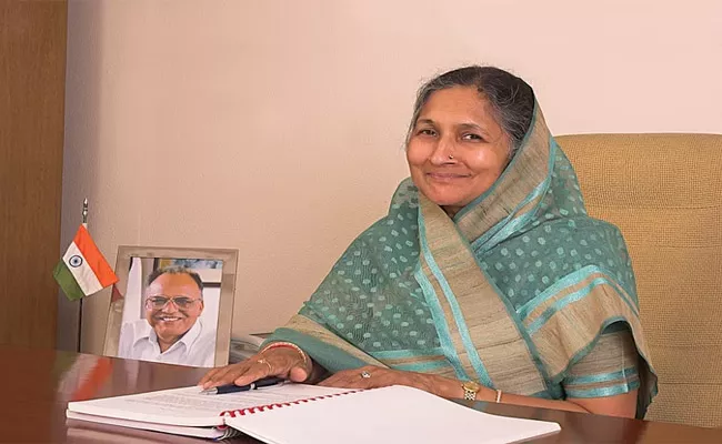 Former Haryana Minister Savitri Jindal Resigns Congress - Sakshi