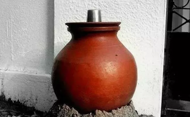 Health Benefits Of Drinking Water From The Earthen Pot - Sakshi