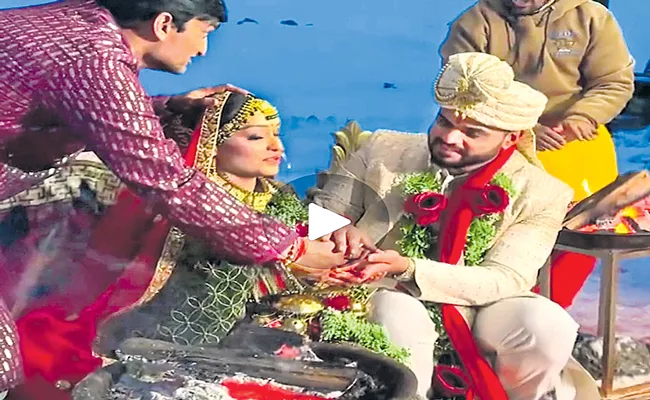 Gujarat couple gets married at minus 25 degrees in Himachal Pradesh Spiti Valley - Sakshi