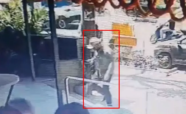 Rameshwaram Cafe Blast Suspect Inside For 9 Minutes CCTV Show - Sakshi