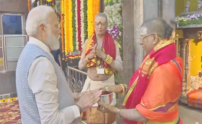 Modi to visit Ujjaini Mahankali temple in Secunderabad - Sakshi