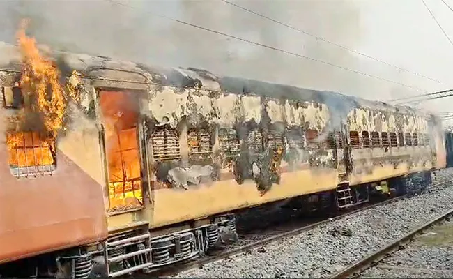 Fire accident in Kazipet railway yard - Sakshi