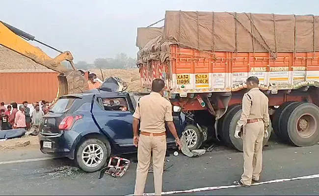 Road Accident At Nandyal District Allagadda - Sakshi