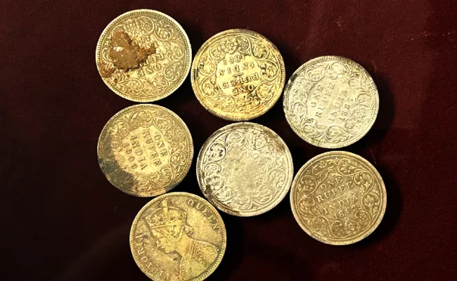 150 Year Old British Era Silver CoinsTreasure Found in MP - Sakshi