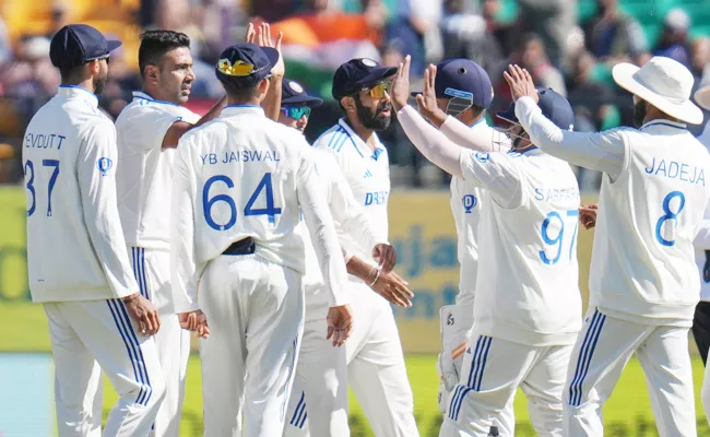 Ind vs Eng 5th Test Day 3: Ashwin Destroying England Batting Line up - Sakshi