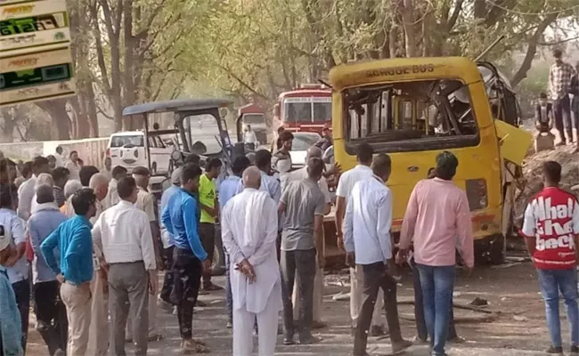 Many Children Killed After School Bus Overturns - Sakshi