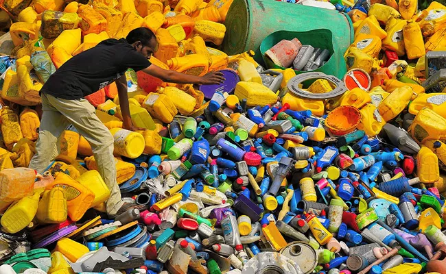 India among 12 nations responsible for 60 Percent of mismanaged plastic waste - Sakshi