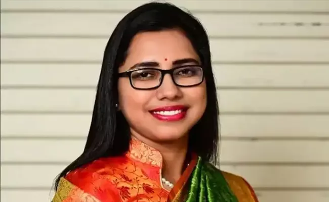 Nisha Bangre A Former Deputy Collector Now Wants Her Job Back - Sakshi