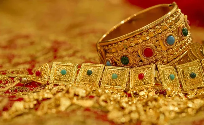 Reasons Behind Price Hike Of Gold - Sakshi