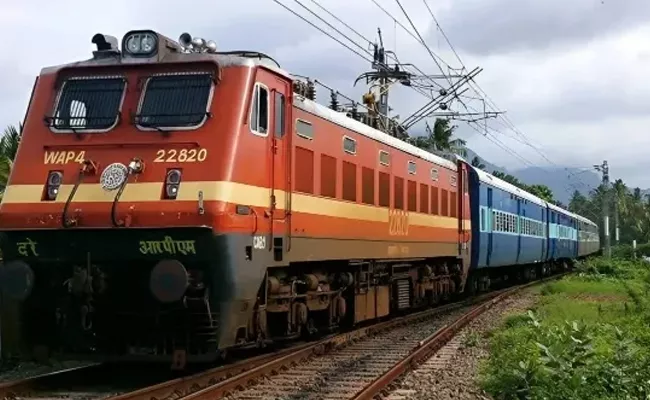 Indian Railways new rule prioritising reservation of lower berths - Sakshi