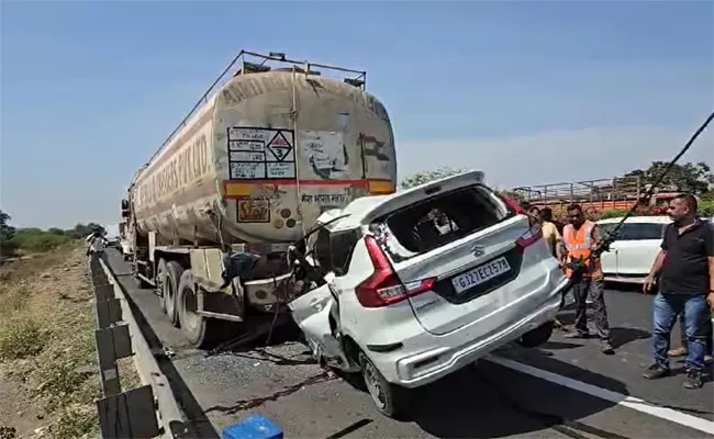 Car Rams Truck On Ahmedabad Vadodara Expressway, 10 Died - Sakshi