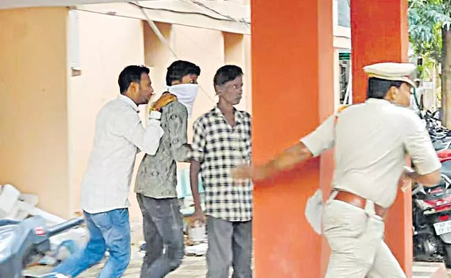 Satish Arrested in CM Jagan Stone Incident - Sakshi