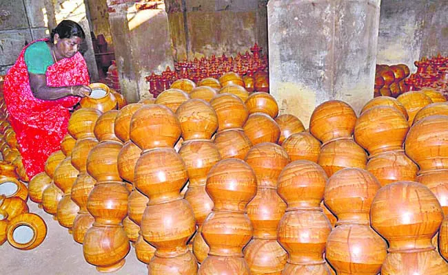 Pottery Making at Manamadurai in Tamil Nadu - Sakshi