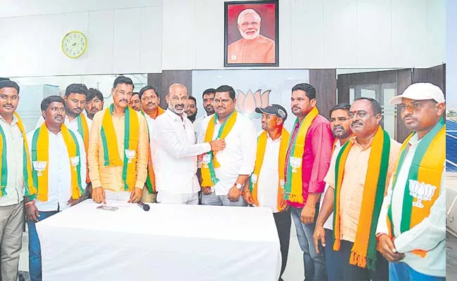 BRS and Congress Party Leaders Join in BJP Party in Karimnagar - Sakshi
