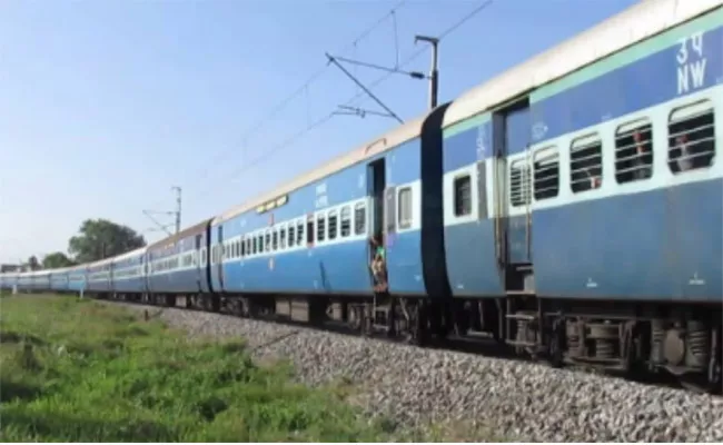 Kerala TTE Ernakulam Patna Express Passenger Pushed Death - Sakshi