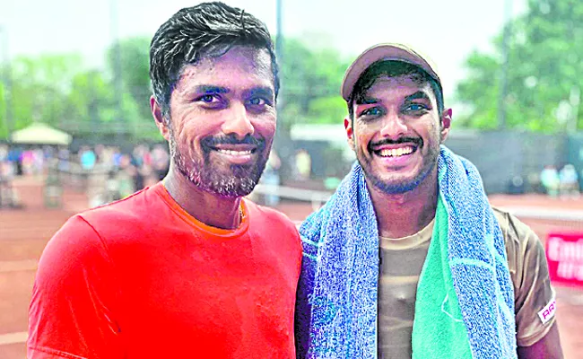 Anirudh Vijay pair in the quarter finals - Sakshi